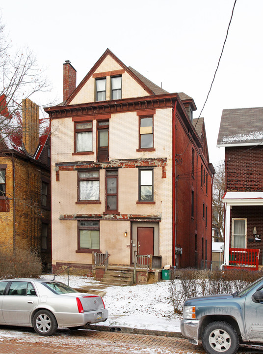 439 Rebecca Ave in Pittsburgh, PA - Building Photo