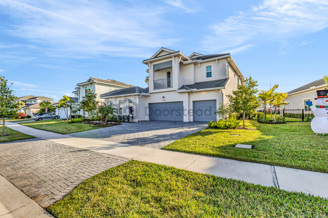 9346 Crestview Cir in Palm Beach Gardens, FL - Building Photo - Building Photo