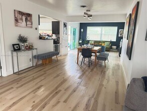 3807 Hayes St in Hollywood, FL - Foto de edificio - Building Photo