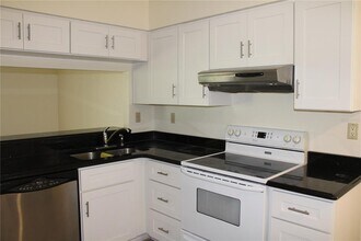 3703 75th Terrace E in Sarasota, FL - Building Photo - Building Photo
