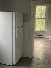 37 Pleasant St in Waterville, ME - Building Photo - Building Photo