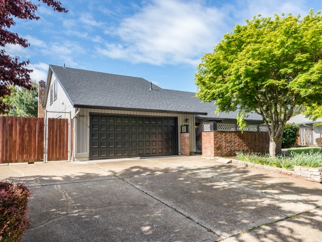 16800 NW Coburg Ln in Beaverton, OR - Building Photo - Building Photo