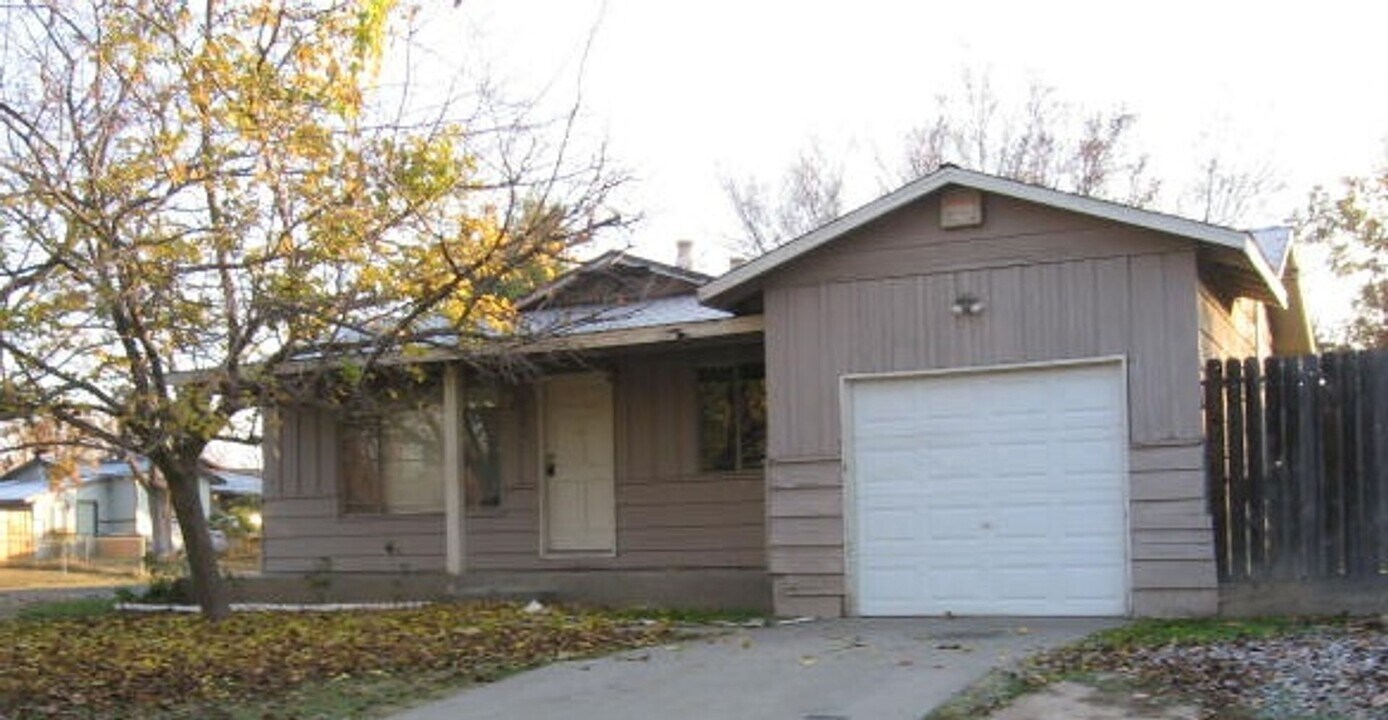4986 Date Ave in Sacramento, CA - Building Photo