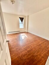 1025 Mount Vernon St, Unit 2 in Philadelphia, PA - Foto de edificio - Building Photo