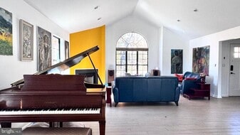 7011 Fox Chase Rd in New Market, MD - Building Photo