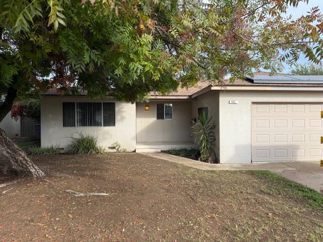 955 W Fairmont Ave in Clovis, CA - Building Photo
