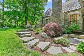 264 Laurel Rd in New Canaan, CT - Foto de edificio - Building Photo