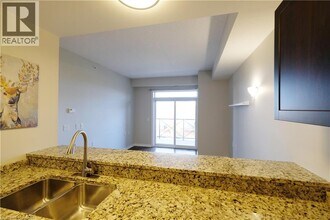 2 Colonial Dr in Guelph, ON - Building Photo - Building Photo