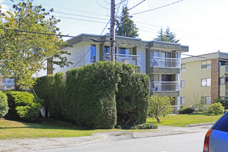 1340 Fir St in White Rock, BC - Building Photo - Building Photo