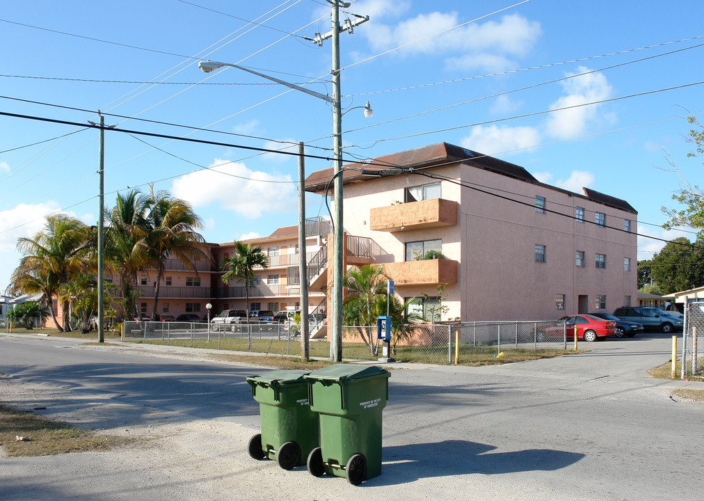 114 NW 2nd Ave in Homestead, FL - Building Photo