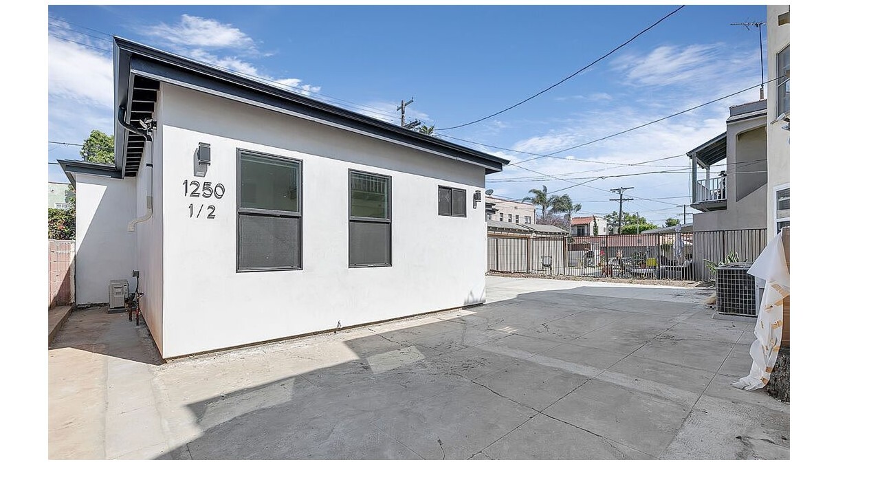 1250 S Longwood Ave, Unit 0.5 in Los Angeles, CA - Building Photo