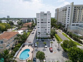 2555 NE 11th St in Fort Lauderdale, FL - Foto de edificio - Building Photo