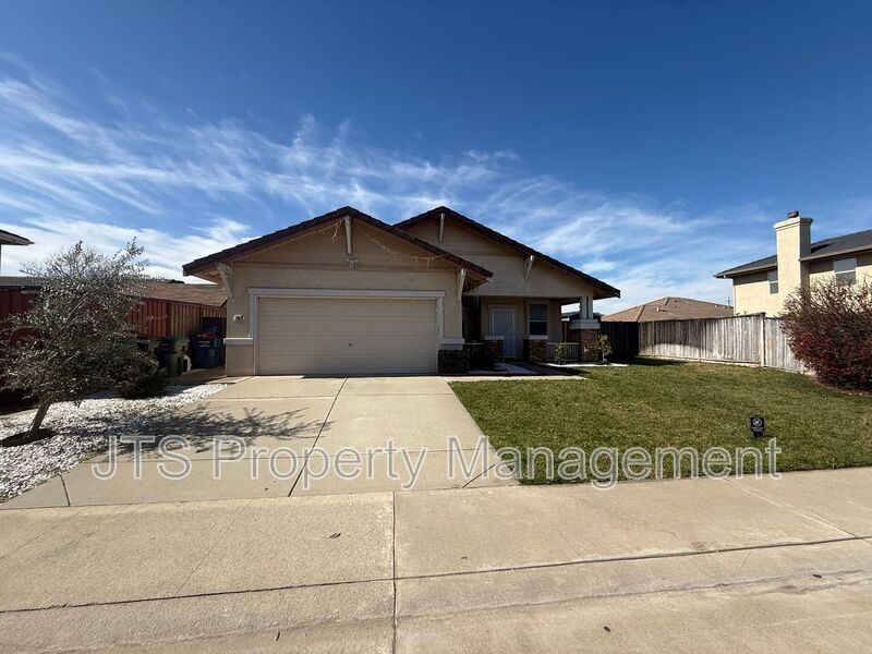 7817 Westbourne Way in Antelope, CA - Building Photo