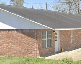 1601 University Parkway in Leesville, LA - Building Photo