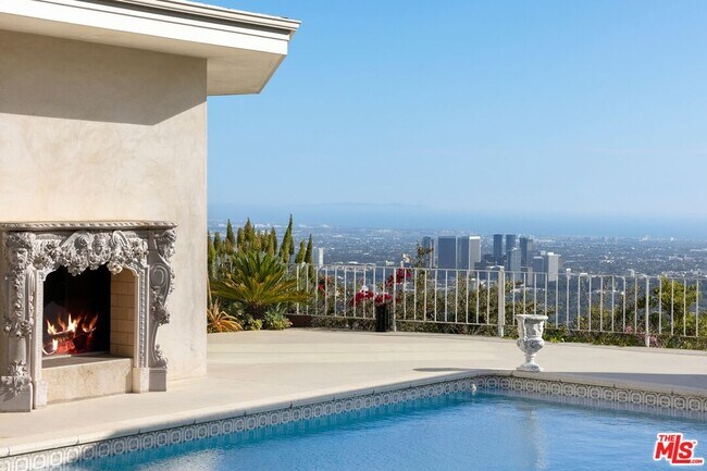 620 Cole Pl in Beverly Hills, CA - Foto de edificio - Building Photo