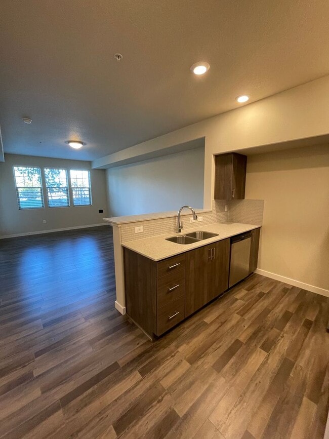 16401 NW Chadwick Way in Portland, OR - Building Photo - Building Photo