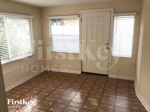 2316 Colby Ln, Unit C-224 in Tampa, FL - Building Photo - Building Photo