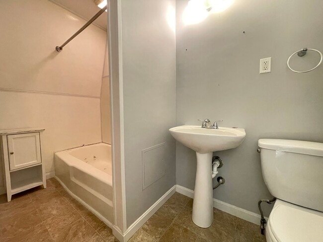 60-62-62 Broadway in Pembroke, NH - Foto de edificio - Building Photo