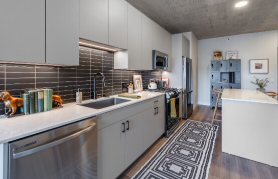 1111 W Carroll Ave in Chicago, IL - Building Photo