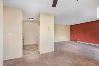 Cobblestone Square Apartments in St. Cloud, MN - Foto de edificio - Interior Photo