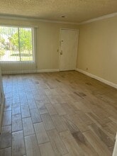 888 Greenfield Ave in Hanford, CA - Building Photo - Building Photo