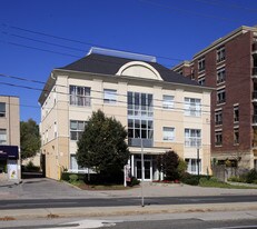 4198 Dundas St W in Toronto, ON - Building Photo