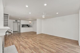 709 Woodside Ln E in Sacramento, CA - Building Photo - Building Photo