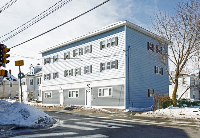 5-11 Highland St in Waltham, MA - Foto de edificio - Building Photo