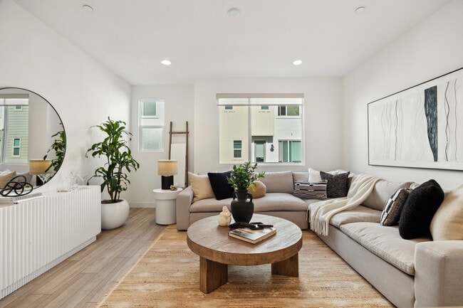 172 Uptown Cir in Oakland, CA - Foto de edificio - Building Photo