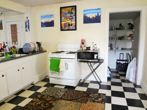45 Franklin St, Unit 2 in Somerville, MA - Foto de edificio - Building Photo