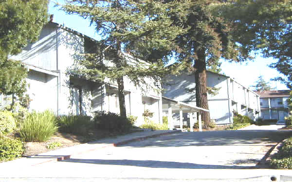 1821 Hill Ave in Hayward, CA - Foto de edificio - Building Photo