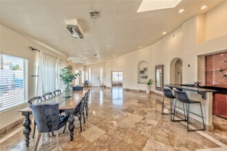 8129 Pacific Cove Dr in Las Vegas, NV - Building Photo - Building Photo