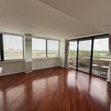 3525 Sage Rd, Unit 716 in Houston, TX - Building Photo - Building Photo