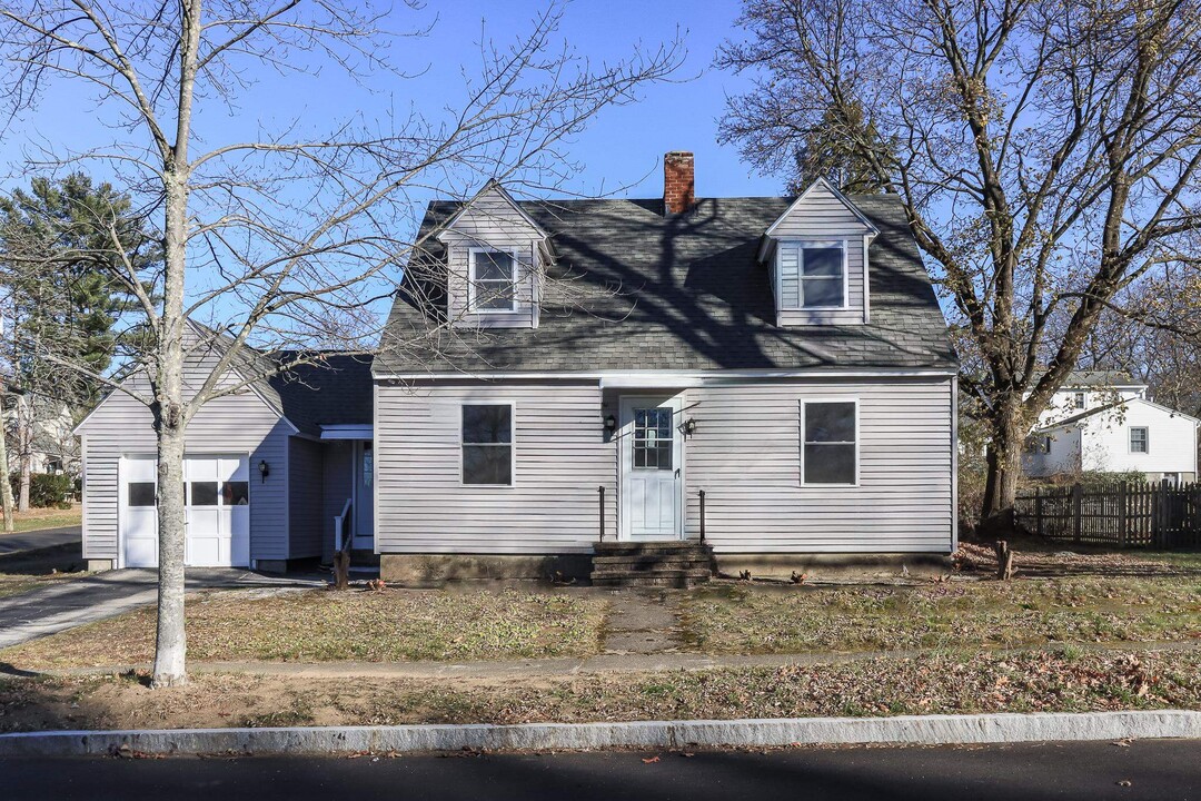 121 Dallaire St in Manchester, NH - Building Photo