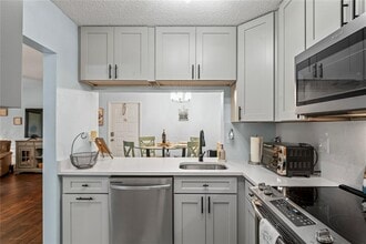 3232 Lake Pine Way E in Tarpon Springs, FL - Building Photo - Building Photo