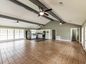 50 Neiderhoffer Subdivision Rd in Huntsville, TX - Foto de edificio - Building Photo