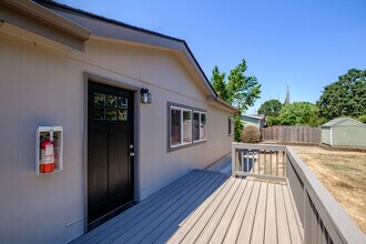 5294 Palm Ct SE in Salem, OR - Building Photo - Building Photo