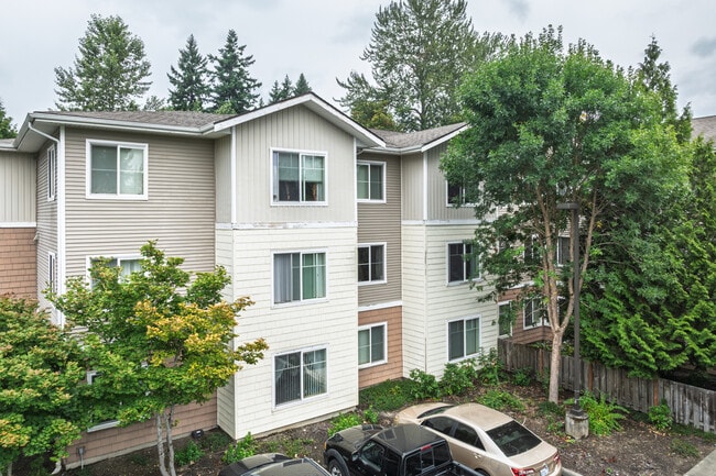 Radcliffe Place Senior Living in Kent, WA - Foto de edificio - Building Photo