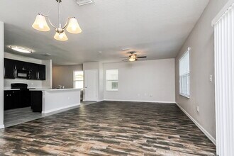 10526 Rhodine Rd in Riverview, FL - Building Photo - Building Photo