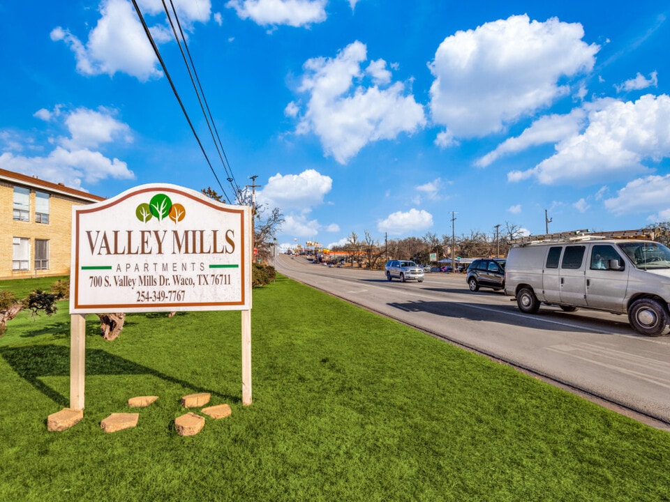 Valley Mills Apartments in Waco, TX - Building Photo