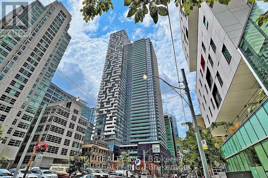25-425 Richmond St E in Toronto, ON - Building Photo