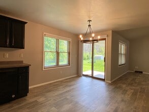 1124 Nier Ct in Green Bay, WI - Building Photo - Building Photo