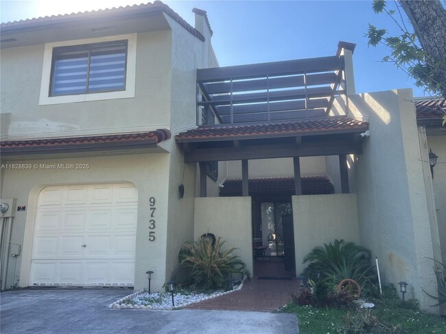 9735 Costa Del Sol Blvd in Doral, FL - Building Photo - Building Photo