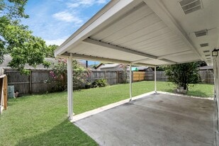 14235 Bella Dr in Cypress, TX - Building Photo