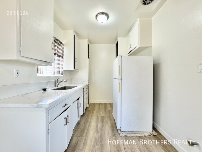 5625 W Jefferson Blvd in Los Angeles, CA - Foto de edificio - Building Photo