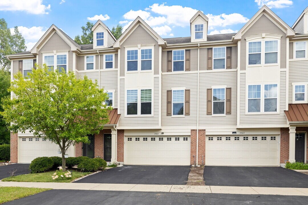 3465 Bradbury Cir in Aurora, IL - Building Photo