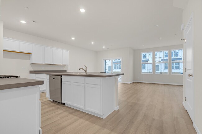 5913 Hawkweed Dr in Naperville, IL - Building Photo - Building Photo