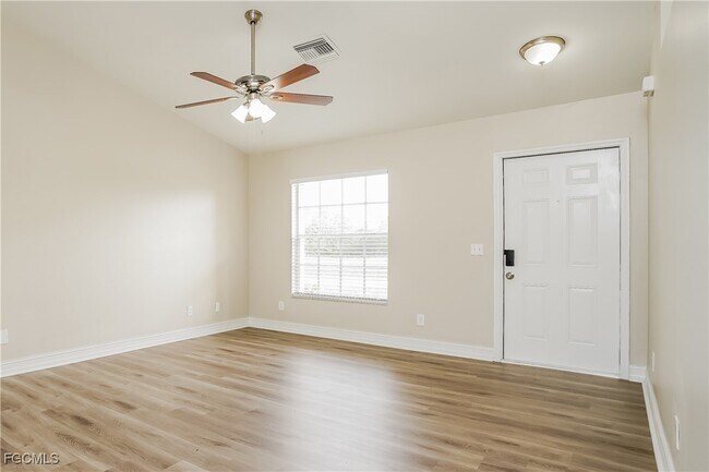 2122 NE 20th Ln in Cape Coral, FL - Building Photo - Building Photo