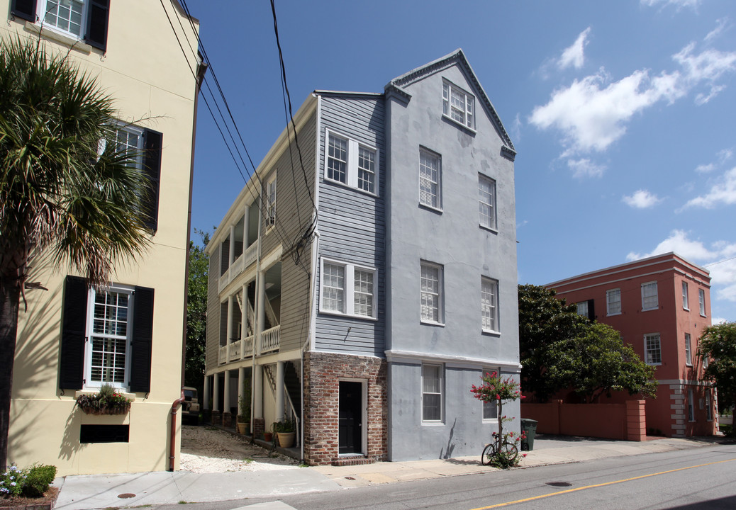 42 Wentworth St in Charleston, SC - Building Photo