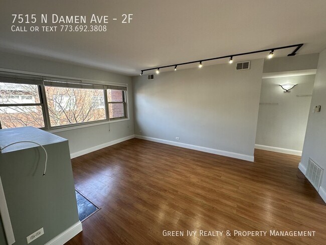 7515 N Damen Ave in Chicago, IL - Building Photo - Building Photo